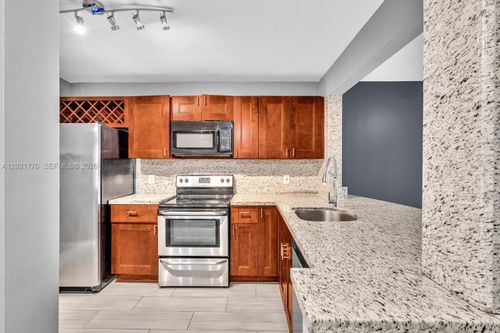 108-109 Lake Emerald Dr, Oakland Park, FL, 33309-6204 | Card Image