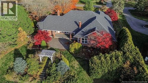 39 Elizabeth Pky, Rothesay, NB, E2H1E8 | Card Image