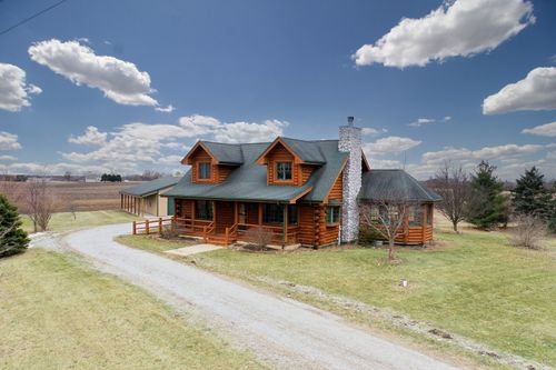 8872 E 7000n Rd, Grant Park, IL, 60940-5335 | Card Image