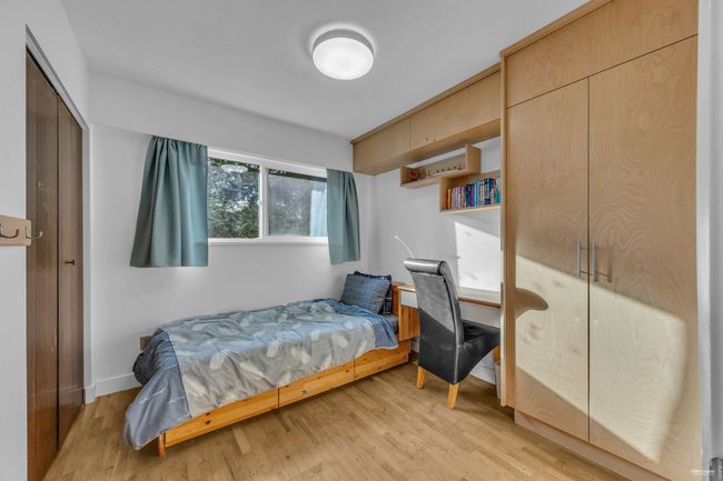 9942 Semiahmoo Rd, House other with 6 bedrooms, 3 bathrooms and 5 parking in Surrey BC | Image 5