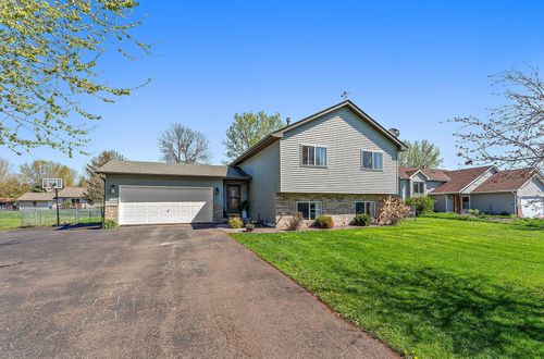 615 W 11th St, Rush City, MN, 55069-5020 | Card Image