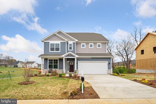 27 Avonwoods Dr, STAUNTON, VA, 24401-5809 | Card Image