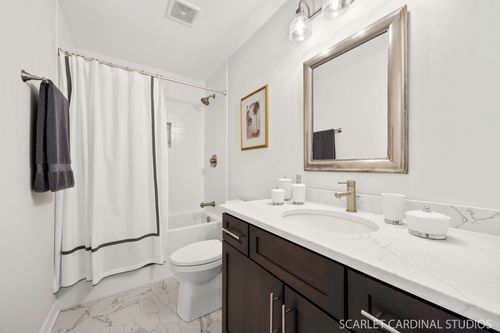3307 Rosecroft Ln, Naperville, IL, 60564-4836 | Card Image