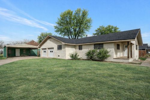 411 N 5th Ave, Munday, TX, 76371-1862 | Card Image