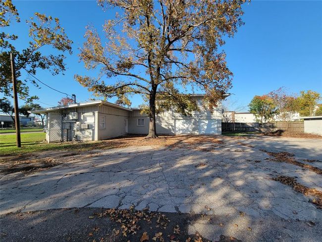 2320 Blalock Rd, Home with 3 bedrooms, 2 bathrooms and null parking in Houston TX | Image 5