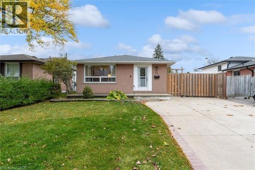 35 Lesterwood Street, Hamilton, ON, L8V4P3 | Card Image