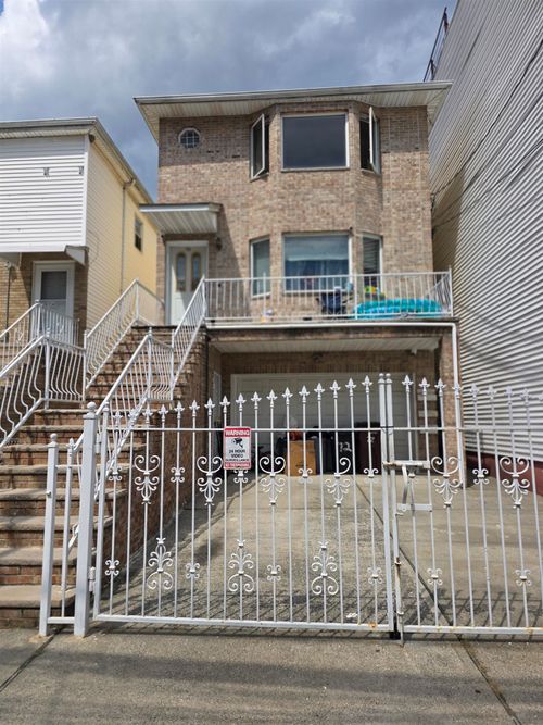 2-72 Zabriskie St, Jersey City, NJ, 07307-3712 | Card Image