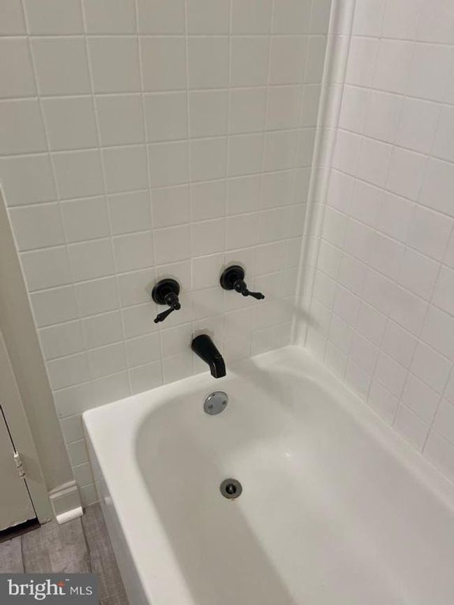 APT-22C - 11629 Stoneview Sq, Condo with 3 bedrooms, 2 bathrooms and null parking in RESTON VA | Image 19