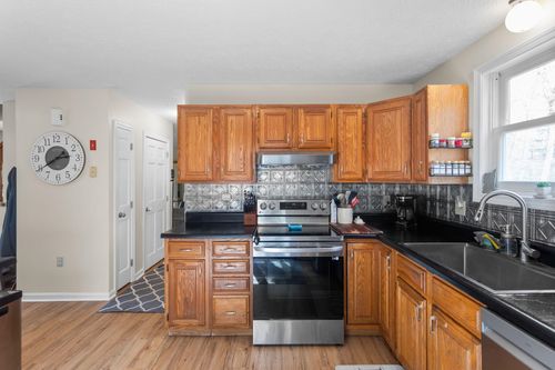 51 Guys Ln, Weare, NH, 03281-5513 | Card Image