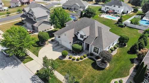 8185 Hawthorne Dr, Saint John, IN, 46373 | Card Image