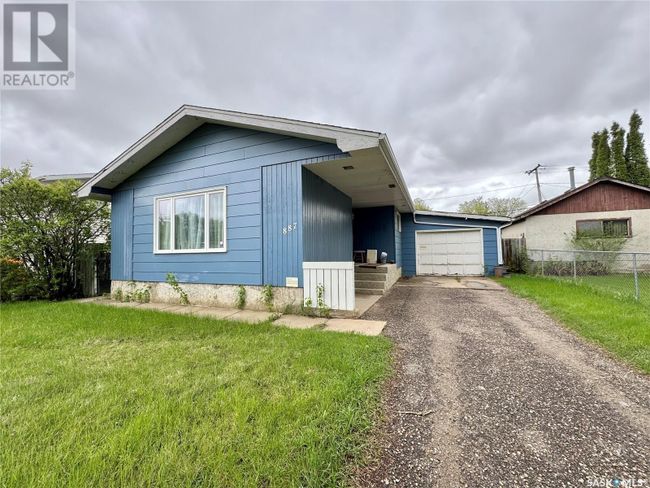 887 14th St W, House other with 4 bedrooms, 2 bathrooms and null parking in Prince Albert SK | Image 1