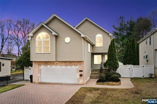 272 Rockland Ave, Norwood, NJ, 07648-1234 | Card Image