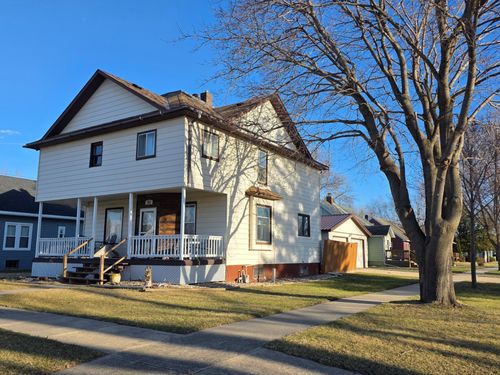 702 4th St Se, Pipestone, MN, 56164-2021 | Card Image