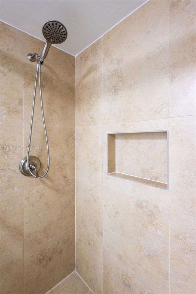 APT-101 - 50 Ocean Lane Dr, Condo with 3 bedrooms, 2 bathrooms and null parking in Key Biscayne FL | Image 43