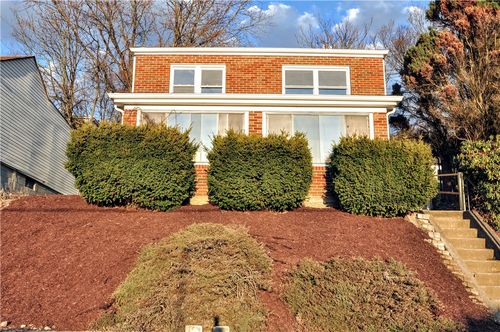 1049 Delaware Ave, Glassport, PA, 15045-1744 | Card Image