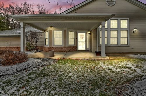 12 Community Dr, Avon Lake, OH, 44012-1591 | Card Image