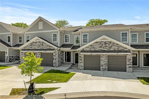 1087 N Findley St, Olathe, KS, 66061-7571 | Card Image