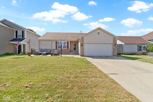 1100 Tomahawk Pl, Martinsville, IN, 46151-6486 | Card Image