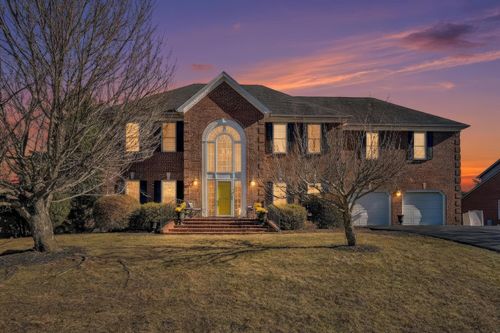 5018 Carter Grove Ln, Roanoke, VA, 24012-8579 | Card Image