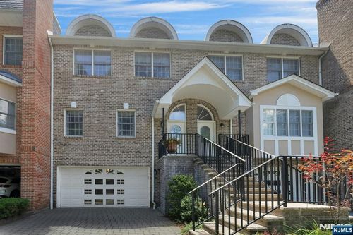 143 Stonegate Trl, Cresskill, NJ, 07626-2411 | Card Image