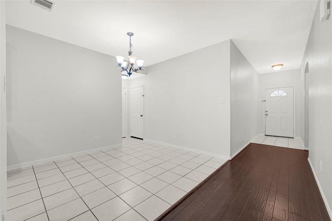 9002 Saint Laurent Ln, House other with 3 bedrooms, 2 bathrooms and 2 parking in Houston TX | Image 9
