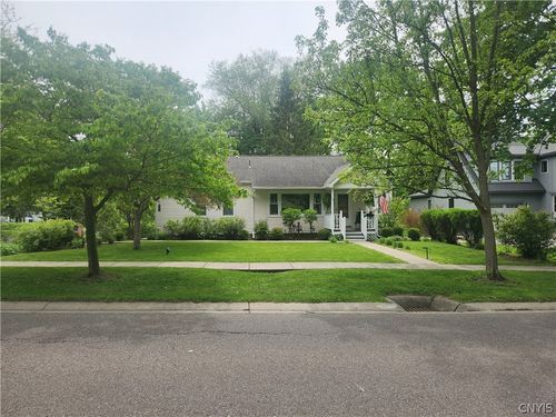 18 E Austin St, Skaneateles, NY, 13152-1204 | Card Image