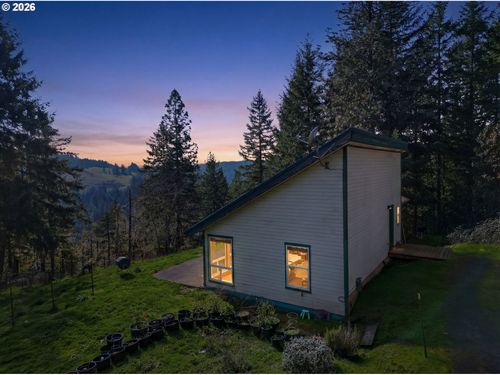 28460 Sutherlin Ln, Eugene, OR, 97405-9400 | Card Image