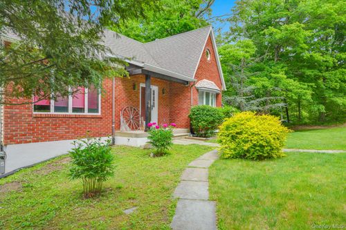 54 Bowe Ln, Lagrangeville, NY, 12540-6316 | Card Image