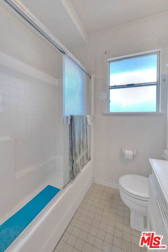 UNIT-4 - 5815 Bowcroft St, Condo with 1 bedrooms, 1 bathrooms and 1 parking in Los Angeles CA | Image 8