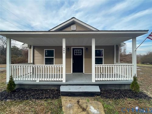 301 N Sullivan St, Blackstone, VA, 23824-9537 | Card Image