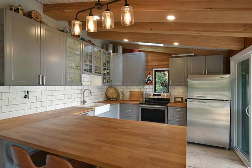 7563 Sechelt Inlet Rd, Sechelt, BC, V7Z0C6 | Card Image