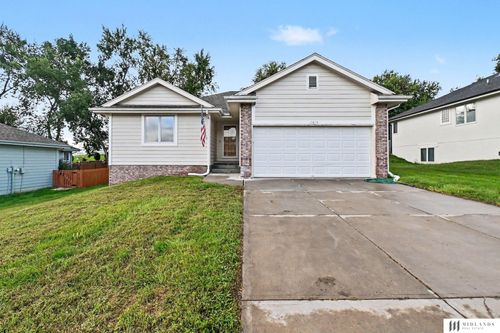 15613 Timberlane Drive, Omaha, NE, 68136 | Card Image