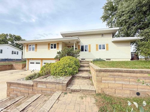 1330 Sunset Dr, Hampton, IA, 50441-1824 | Card Image