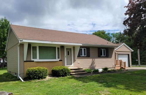 902 8th St, Allison, IA, 50602-7749 | Card Image