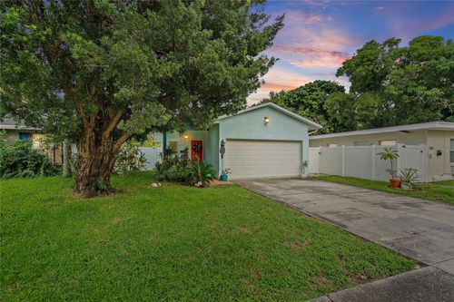 275 14th St N, St Petersburg, FL, 33705-2030 | Card Image