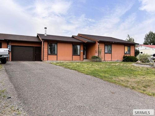 1010 S 11th St, Challis, ID, 83226-4881 | Card Image