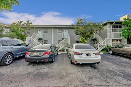 2-426 Ne 210th Circle Ter, Miami, FL, 33179-1850 | Card Image