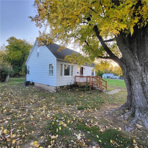 8 W Harrison Ave, Charleston, IL, 61920-1848 | Card Image