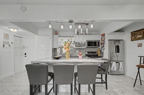 320-399 Nw 72nd Ave, Miami, FL, 33126-4370 | Card Image