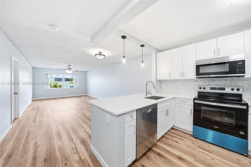 apt-311-860 Se 6th Ave, Deerfield Beach, FL, 33441-5622 | Card Image