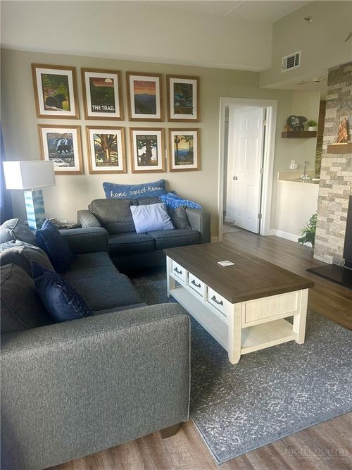 3827-303 Sugar Top Dr, Sugar Mountain, NC, 28604-7160 | Card Image