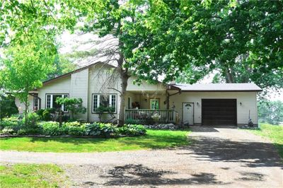 9078 Century Dr, House other with 3 bedrooms, 2 bathrooms and 7 parking in Strathroy Caradoc ON | Image 1