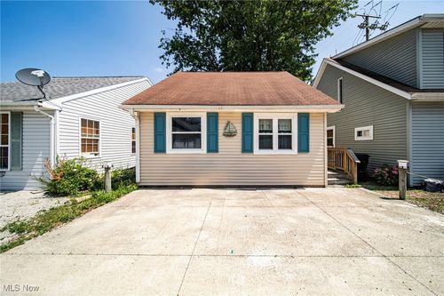 35 Billow Bch, Ashtabula, OH, 44004-9784 | Card Image