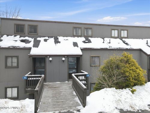 13 Middle Village Way, Tannersville, PA, 18372-7723 | Card Image