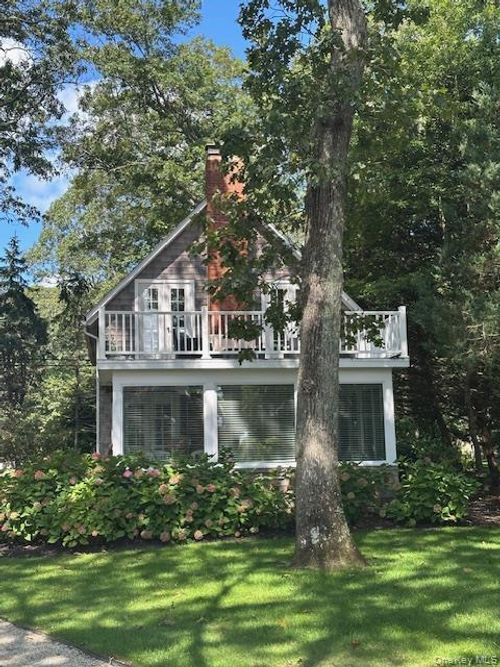 8070 Peconic Bay Blvd, Laurel, NY, 11948-1927 | Card Image