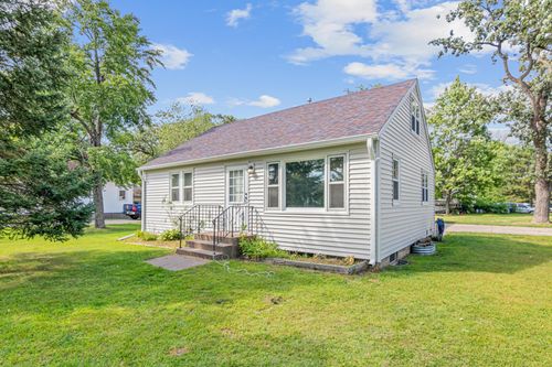 6598 Oak St, North Branch, MN, 55056-5131 | Card Image