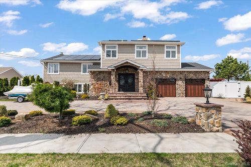 7 Waterview Ave, Massapequa, NY, 11758-8430 | Card Image