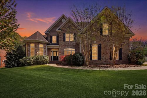 3052 17th Street Ct Ne, Hickory, NC, 28601-2478 | Card Image