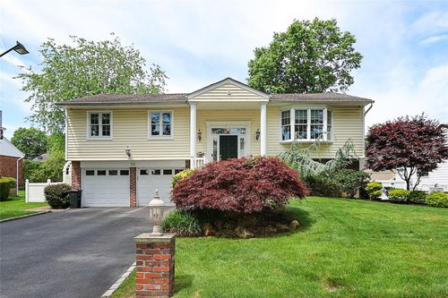 112 Ursula Dr, Roslyn, NY, 11576-3023 | Card Image