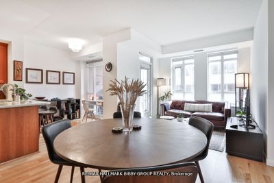 426 - 900 Mount Pleasant Rd, Condo with 1 bedrooms, 2 bathrooms and 1 parking in Toronto ON | Image 2